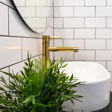 - Balcony, Workspace, Tram Stop - By Rentujemy 公寓