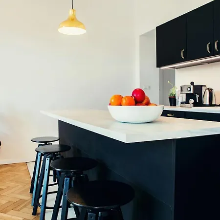 Apartment - Balcony, Workspace, Tram Stop - By Rentujemy