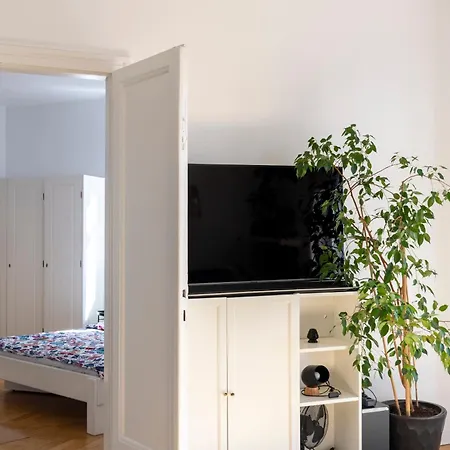 Apartment - Balcony, Workspace, Tram Stop - By Rentujemy Krakow