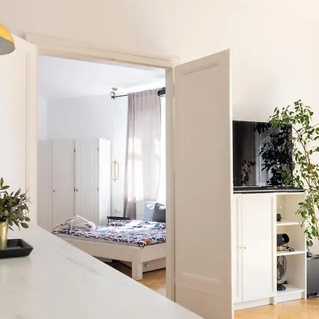 - Balcony, Workspace, Tram Stop - By Rentujemy Apartment