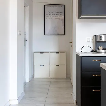 - Balcony, Workspace, Tram Stop - By Rentujemy *