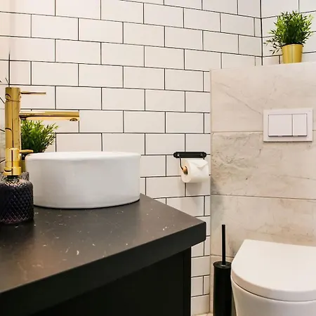 Apartment - Balcony, Workspace, Tram Stop - By Rentujemy Krakow