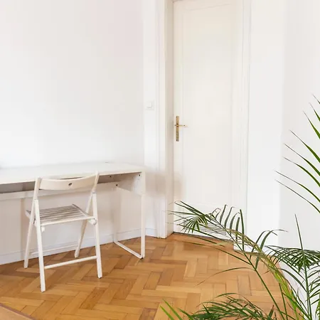 - Balcony, Workspace, Tram Stop - By Rentujemy Apartment Krakow