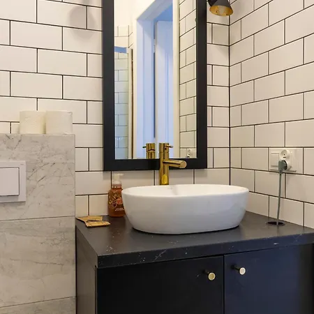 - Balcony, Workspace, Tram Stop - By Rentujemy Apartment