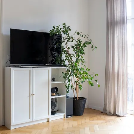 Apartment - Balcony, Workspace, Tram Stop - By Rentujemy Krakow
