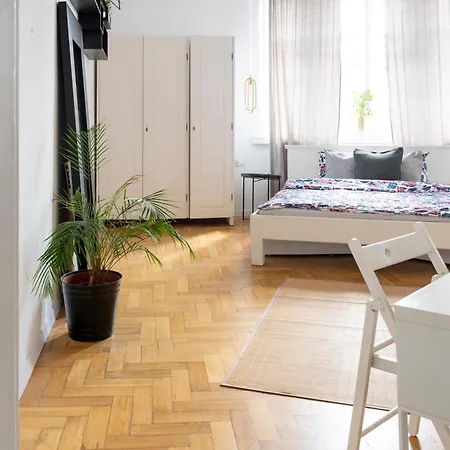 - Balcony, Workspace, Tram Stop - By Rentujemy