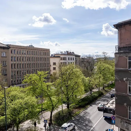 Apartment - Balcony, Workspace, Tram Stop - By Rentujemy *