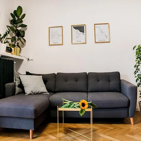 Apartment - Balcony, Workspace, Tram Stop - By Rentujemy