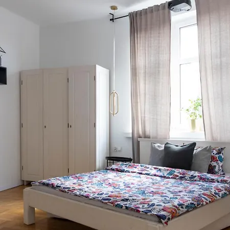 - Balcony, Workspace, Tram Stop - By Rentujemy