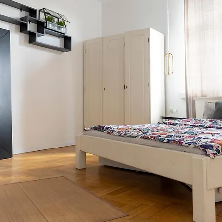 - Balcony, Workspace, Tram Stop - By Rentujemy Apartment Krakow