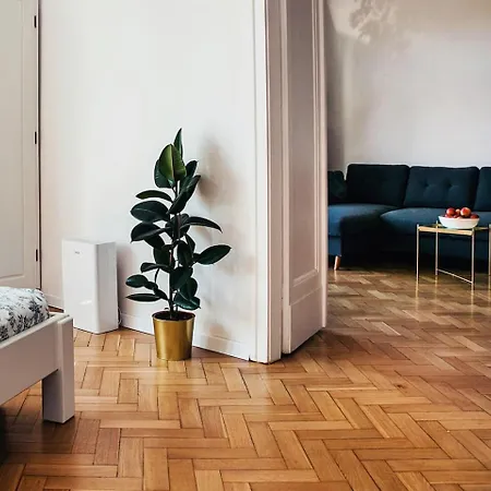 Apartamento - Balcony, Workspace, Tram Stop - By Rentujemy