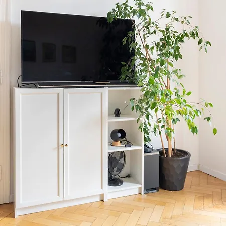 - Balcony, Workspace, Tram Stop - By Rentujemy